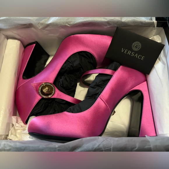 Versace Medusa Heels NWT *Sold Out Online* - Picture 6 of 11